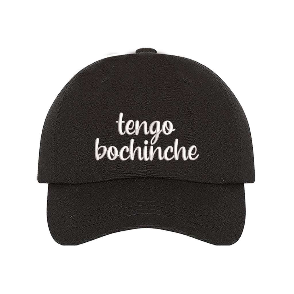 Black baseball hat embroidered with the phrase tengo bochinche-DSY Lifestyle