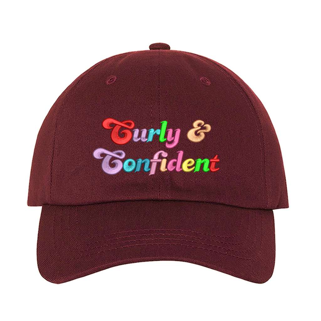 Burgundy baseball hat embroidered with the phrase curly & confident-DSY Lifestyle