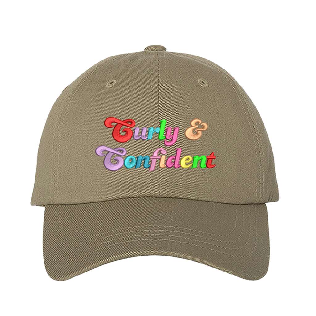 Khaki baseball hat embroidered with the phrase curly & confident-DSY Lifestyle