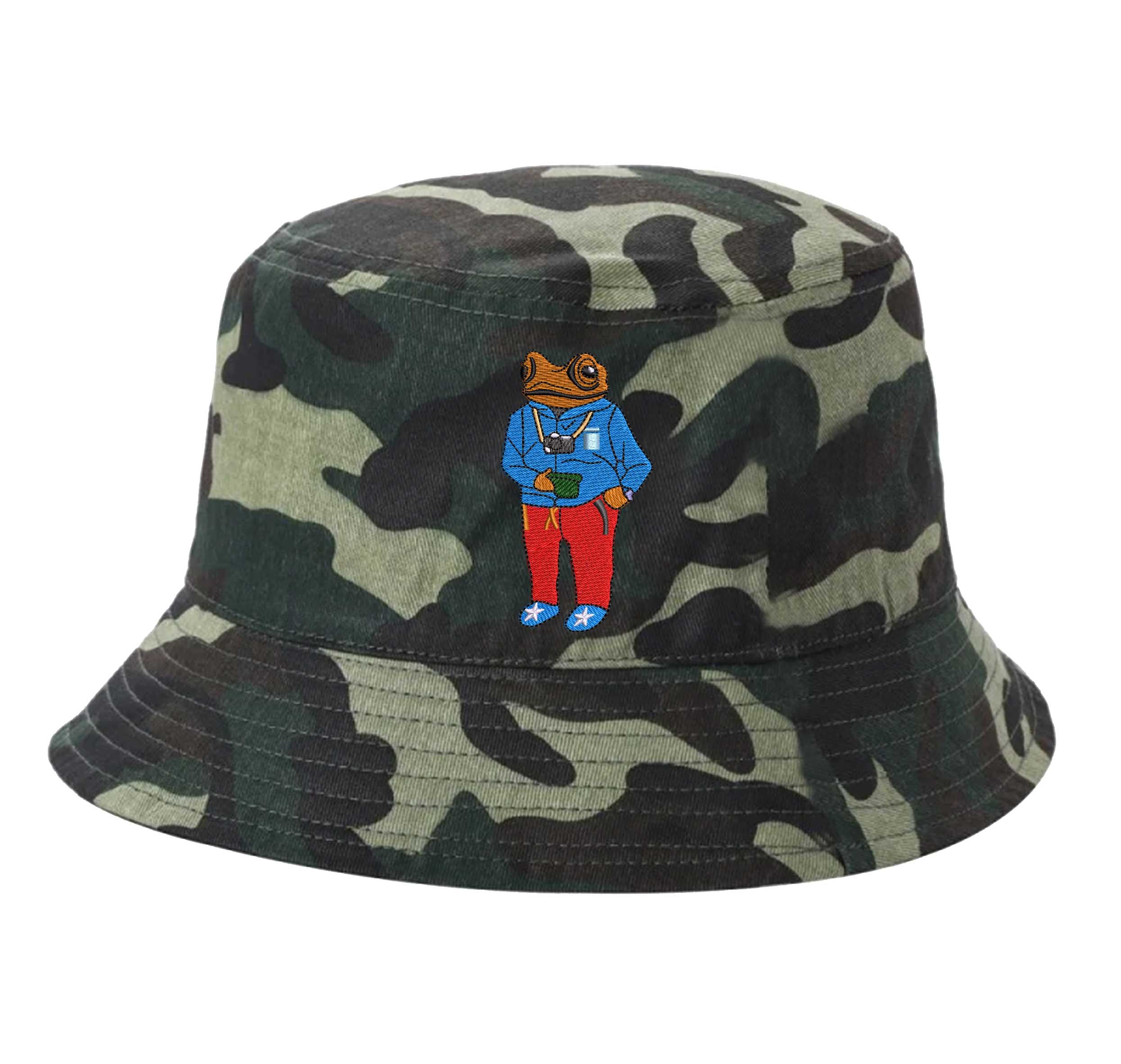 Camo Front view of a 100% cotton bucket hat featuring a detailed Sapo Concho (Puerto Rican Crested Toad) in high-density embroidery on the center. - DSY Lifestyle