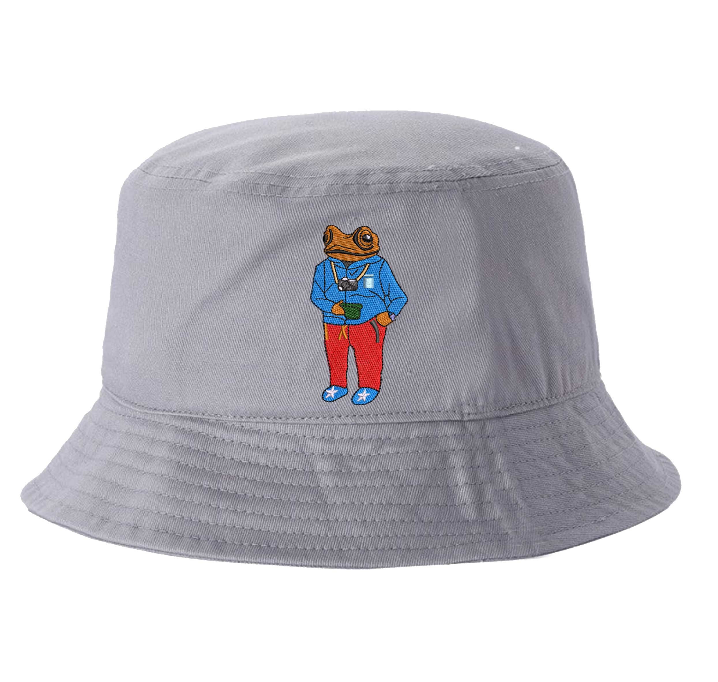 Gray Front view of a 100% cotton bucket hat featuring a detailed Sapo Concho (Puerto Rican Crested Toad) in high-density embroidery on the center. - DSY Lifestyle