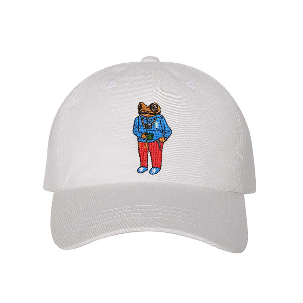 Concho El Coquí Embroidered White Cap with the puerto rican flag on the side - DSY Lifestyle