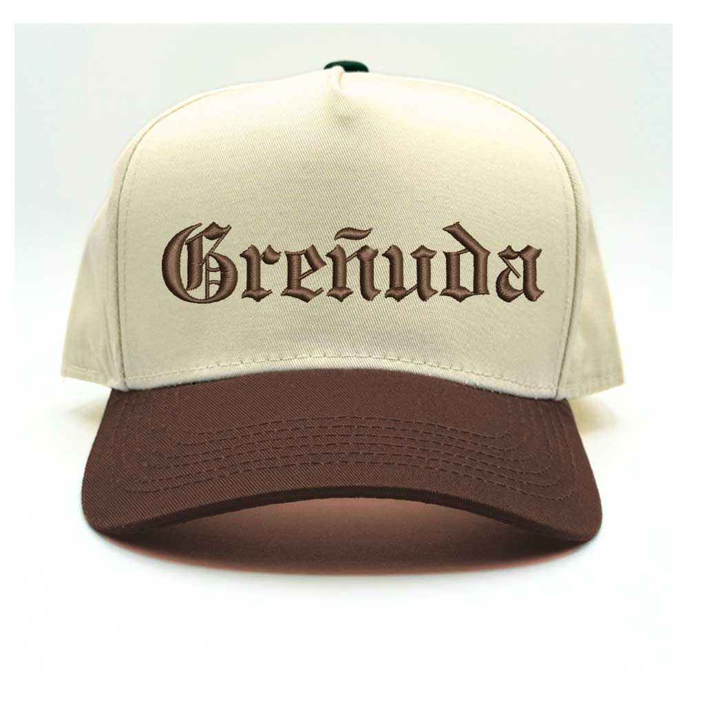 Greñuda Embroidered Two-Tone Baseball Hat for Effortlessly Chic Women