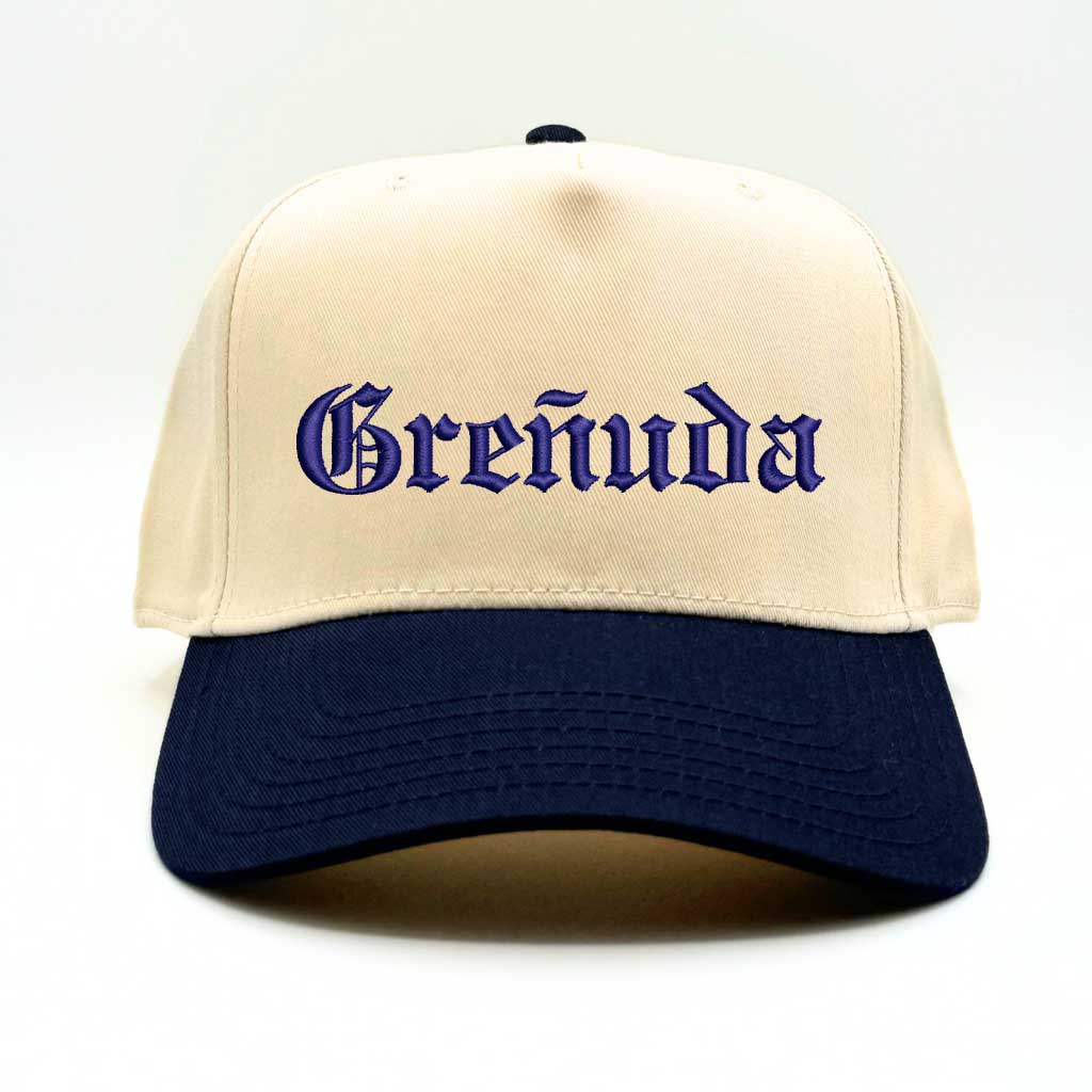 Greñuda Embroidered Two-Tone Baseball Hat for Effortlessly Chic Women