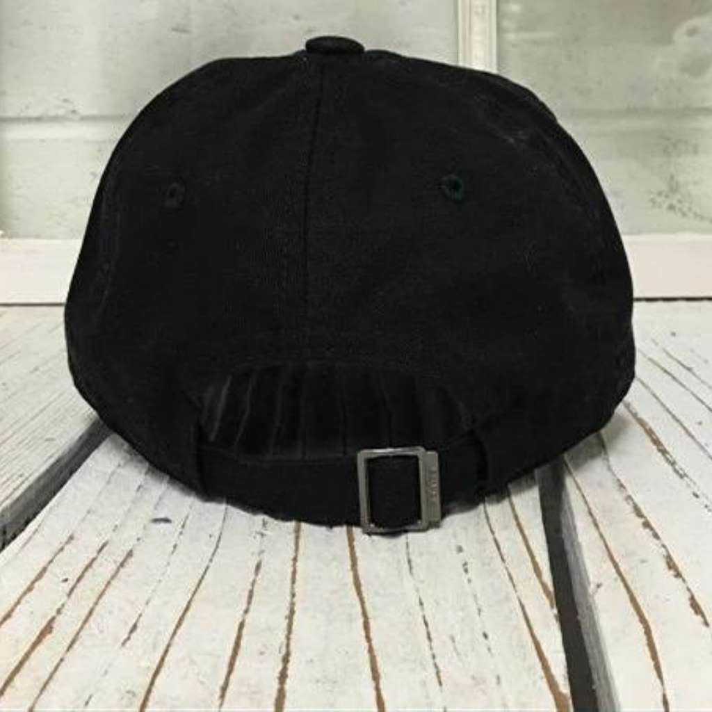 Back of baseball hat with silver buckle - DSY Lifestyle