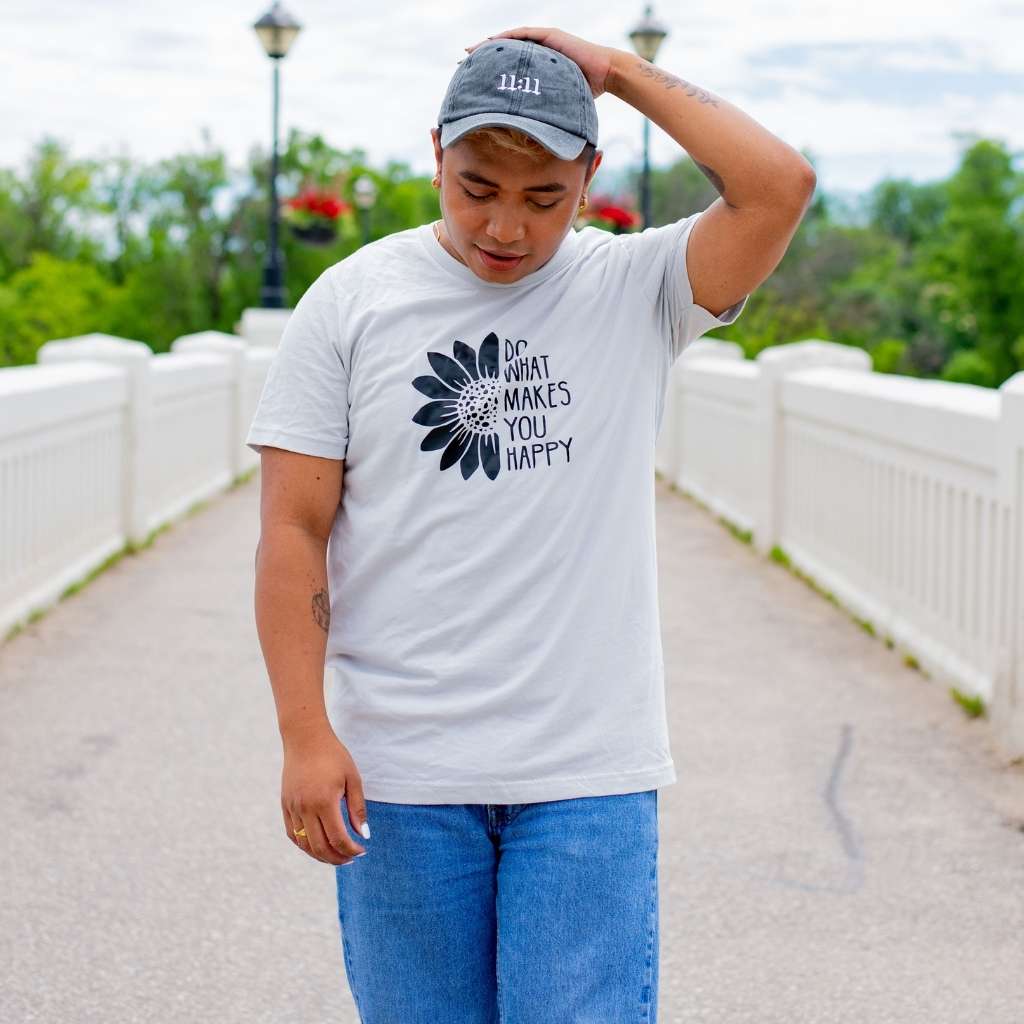 Male wearing a silver tshirt printed with Do what makes you happy - DSY Lifestyle