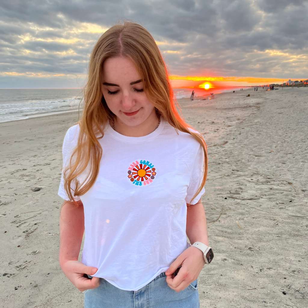 Here comes the sun embroidered white crop top - DSY Lifestyle