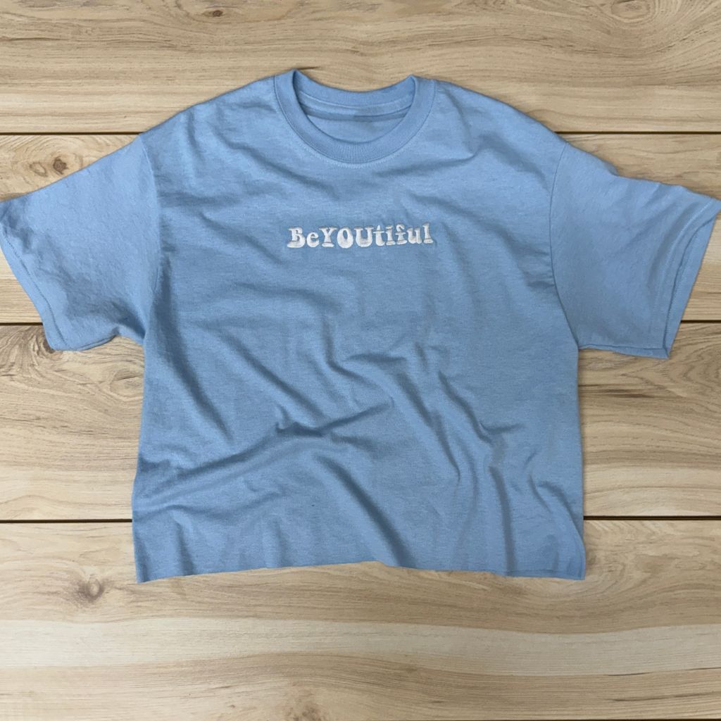 Sky blue crop top embroidered with BeYOUtiful - DSY Lifestyle