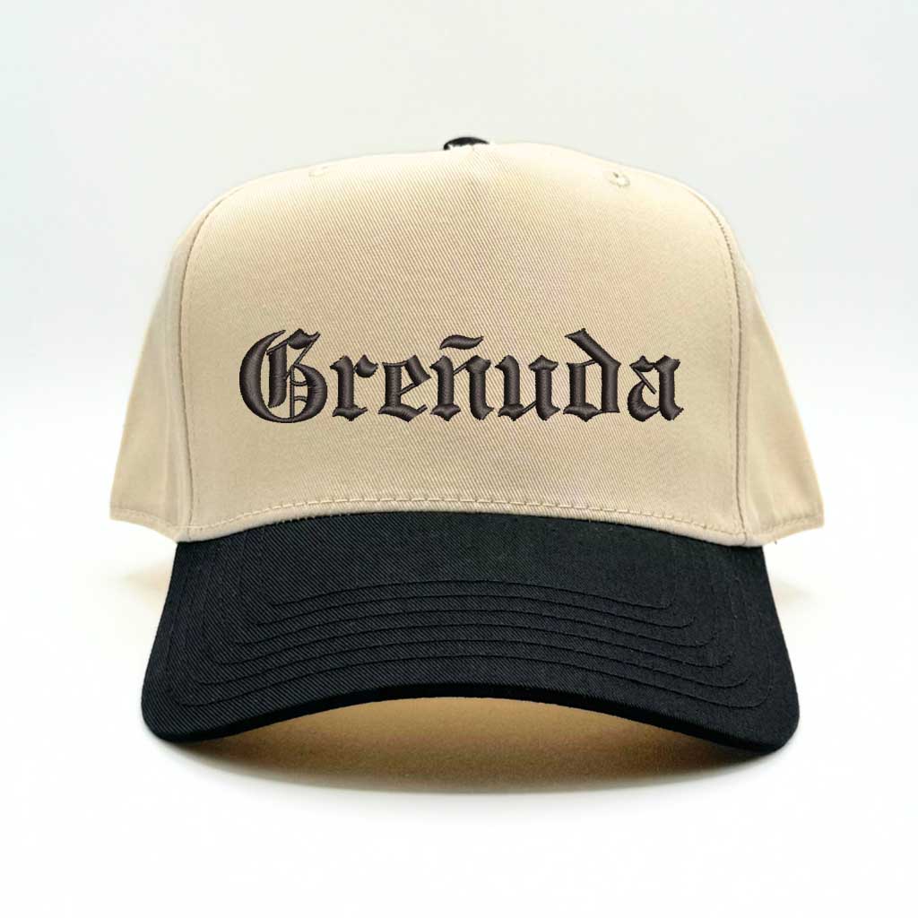Greñuda Embroidered Two-Tone Baseball Hat for Effortlessly Chic Women