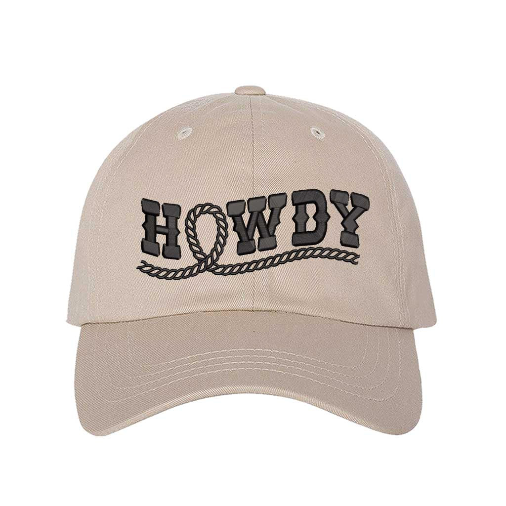 Stone Western-style &quot;Howdy With Rope&quot; Embroidered Baseball Hat with detailed stitching, curved brim, and adjustable hook and loop closure for a perfect fit – DSY Lifestyle