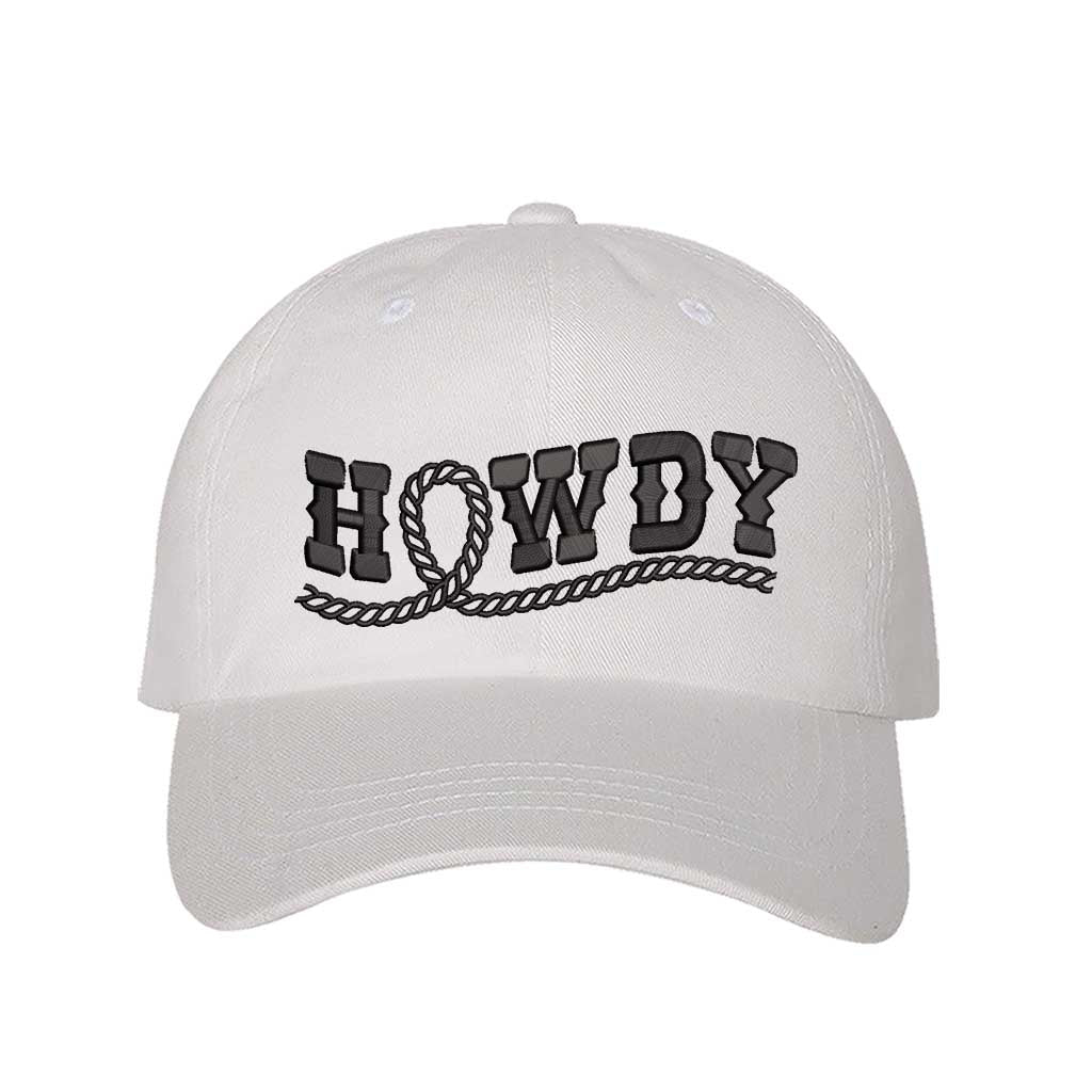 White Western-style &quot;Howdy With Rope&quot; Embroidered Baseball Hat with detailed stitching, curved brim, and adjustable hook and loop closure for a perfect fit – DSY Lifestyle