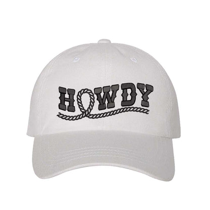 White Western-style &quot;Howdy With Rope&quot; Embroidered Baseball Hat with detailed stitching, curved brim, and adjustable hook and loop closure for a perfect fit – DSY Lifestyle