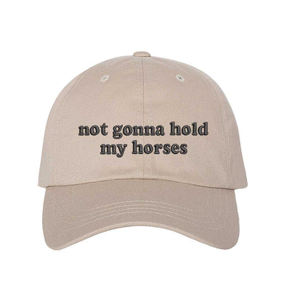 Stone “Not Gonna Hold My Horses” embroidered two-tone baseball hat, designed for confident women and country-inspired fashion lovers. – DSY Lifestyle.
