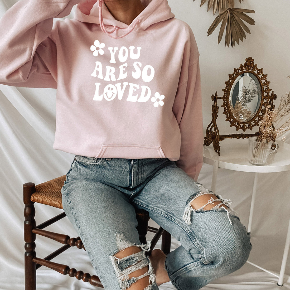 Pink sweatshirt printed with You are so loved - DSY Lifestyle