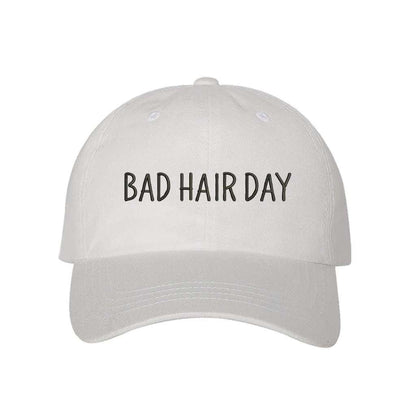 White baseball hat embroidered with BAD HAIR DAY in black - DSY Lifestyle