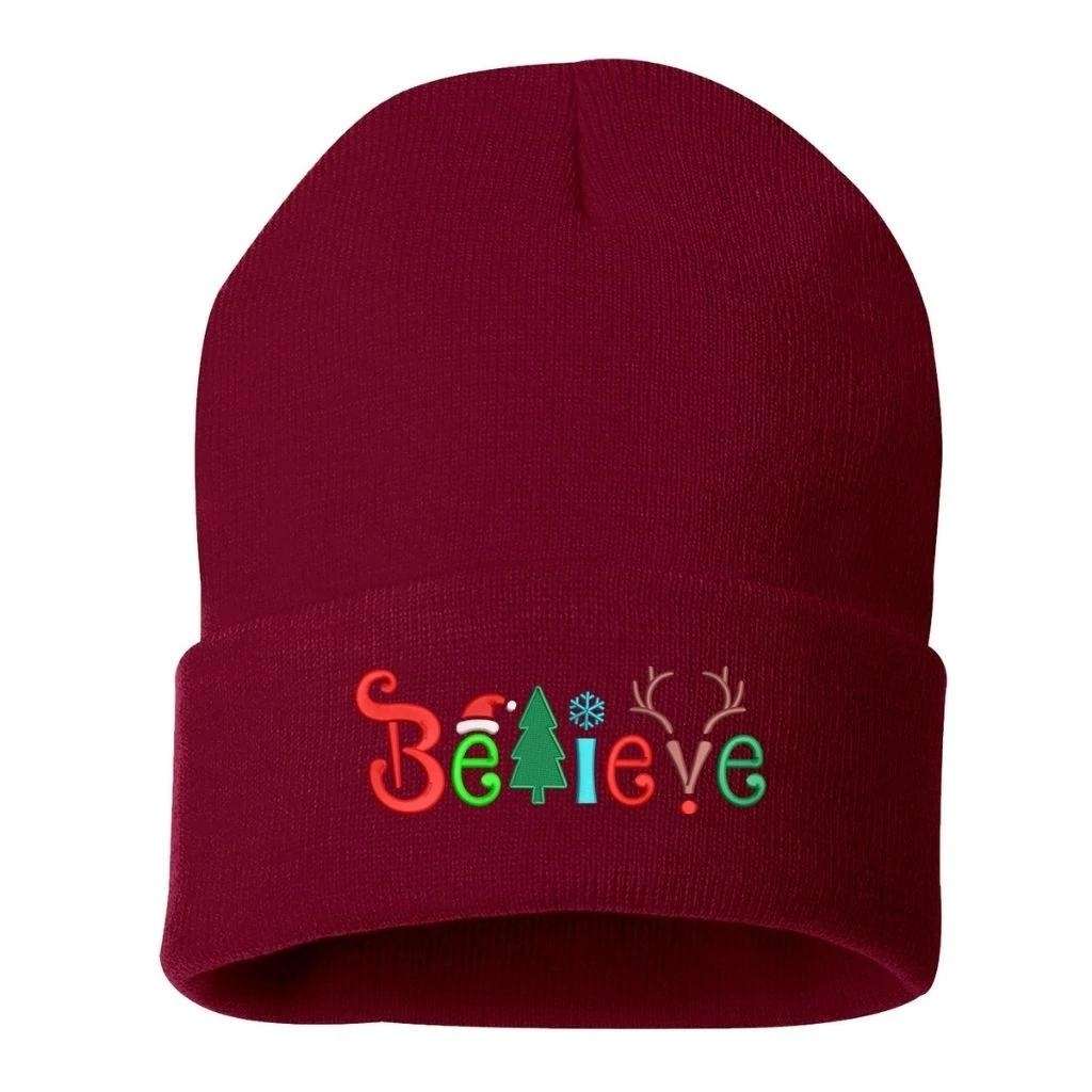 Burgundy cuffed beanie with Believe embroidered with Christmas symbols - DSY Lifestyle