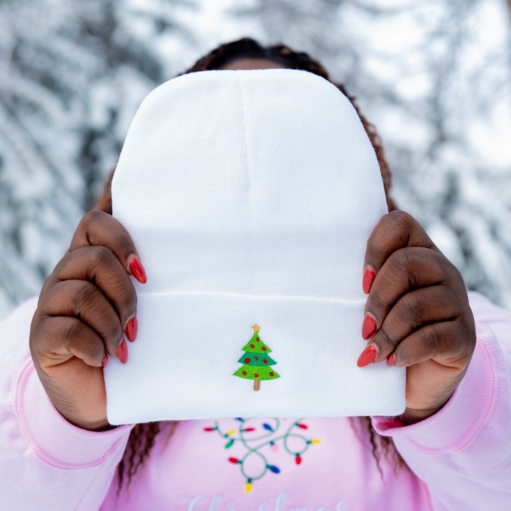 White beanie embroidered with a Christmas Tree - DSY Lifestyle