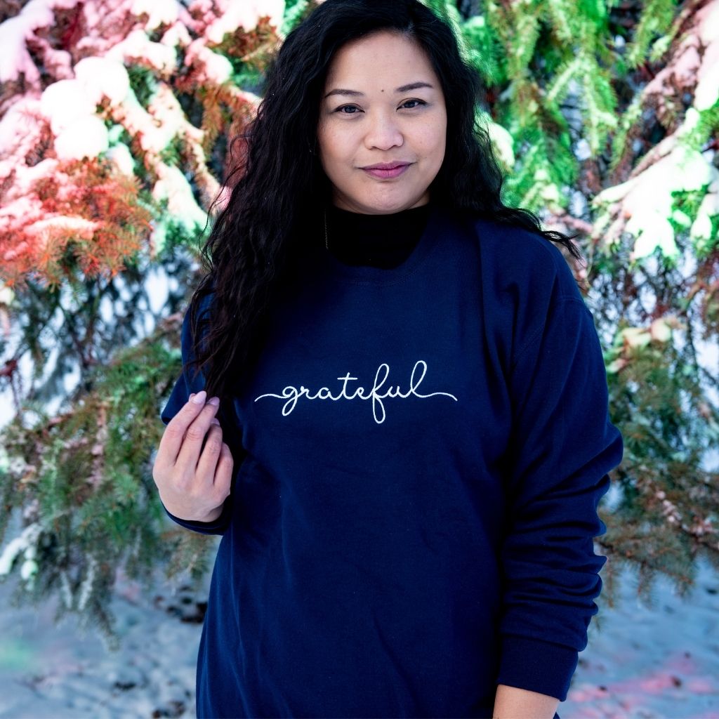 Female wearing a navy blue sweatshirt embroidered with grateful - DSY Lifestyle