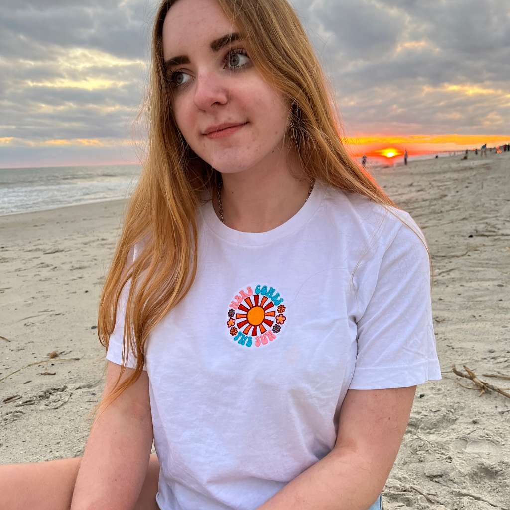 Here comes the sun embroidered white crop top - DSY Lifestyle