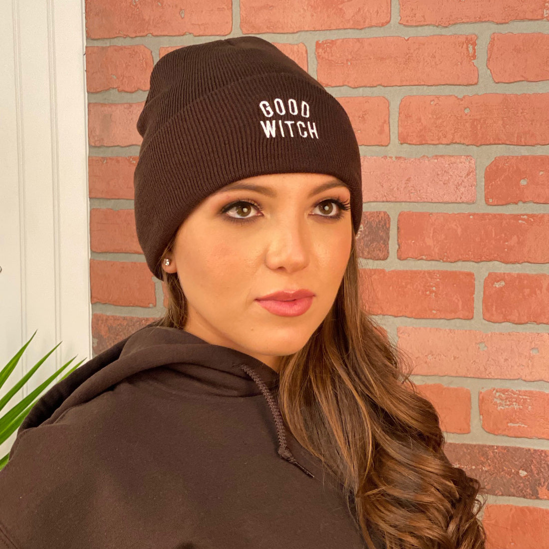 Brown beanie embroidered with Good Witch - DSY Lifestyle