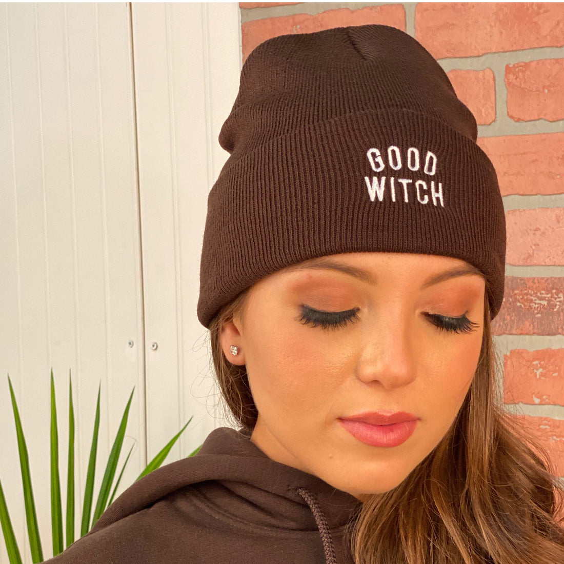 Brown beanie embroidered with Good Witch - DSY Lifestyle
