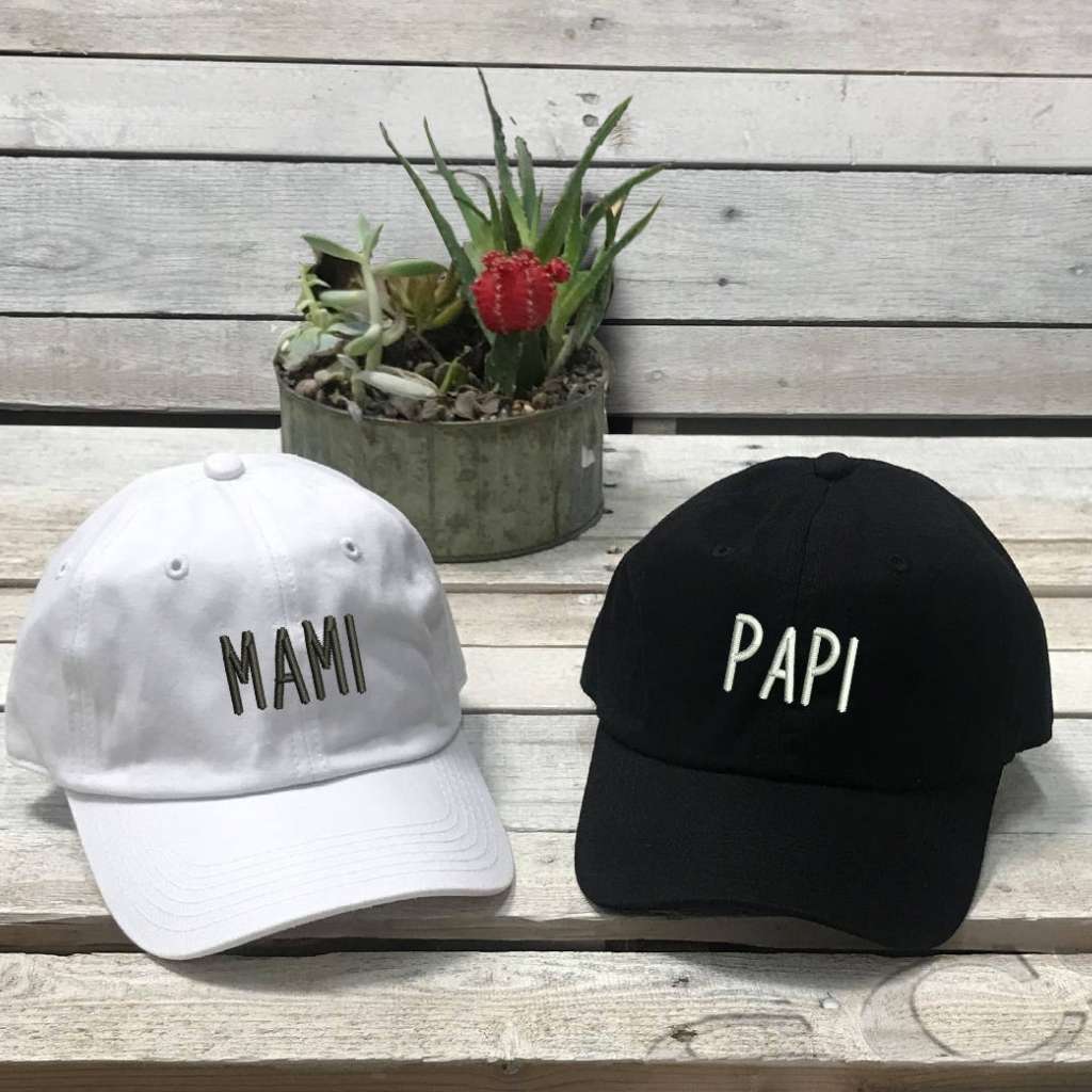 Black &amp; White baseball hats embroidered with Mami and Papi in white - DSY Lifestyle