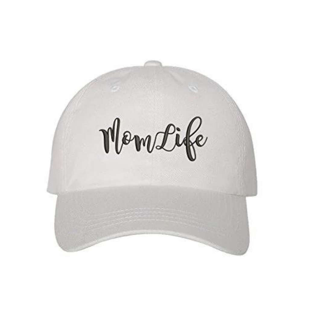 White baseball hat with Mom Life embroidered in black - DSY Lifestyle