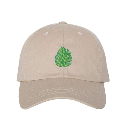 Stone baseball hat with Monstera leaf embroidered in green - DSY Lifestyle