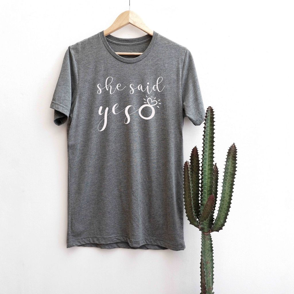 Heather Gray t-shirt with She said yes and a ring - DSY Lifestyle